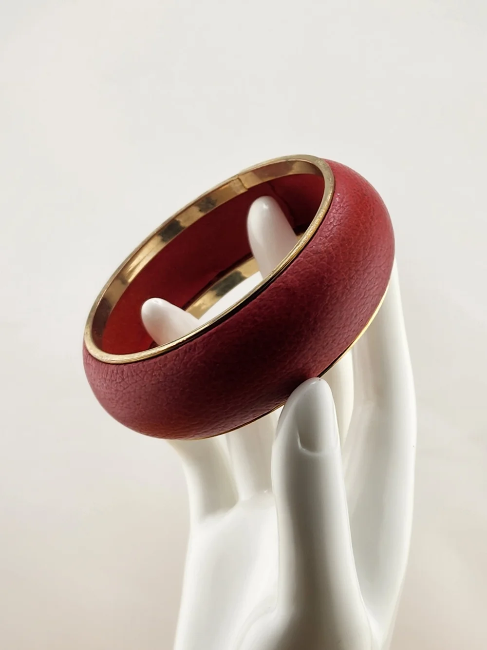 Vintage Red Leather & Gold Bangle Bracelet 0528